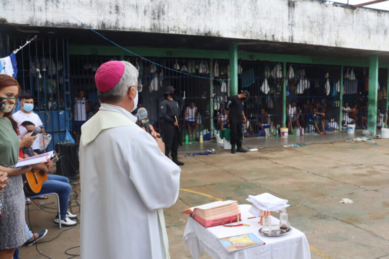 Dom Plínio Luz celebra Missa de Ano Novo na Penitenciária José de Deus Barros
