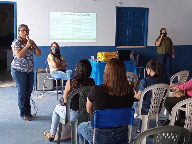 Diretores da Rede Municipal de Ensino participam de reunião para retorno das aulas 100% presencial