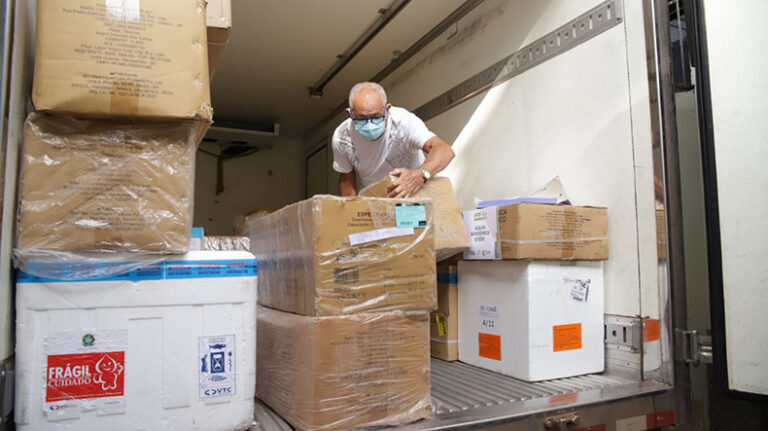Sesapi envia 185 mil doses de vacina contra covid para municípios do interior