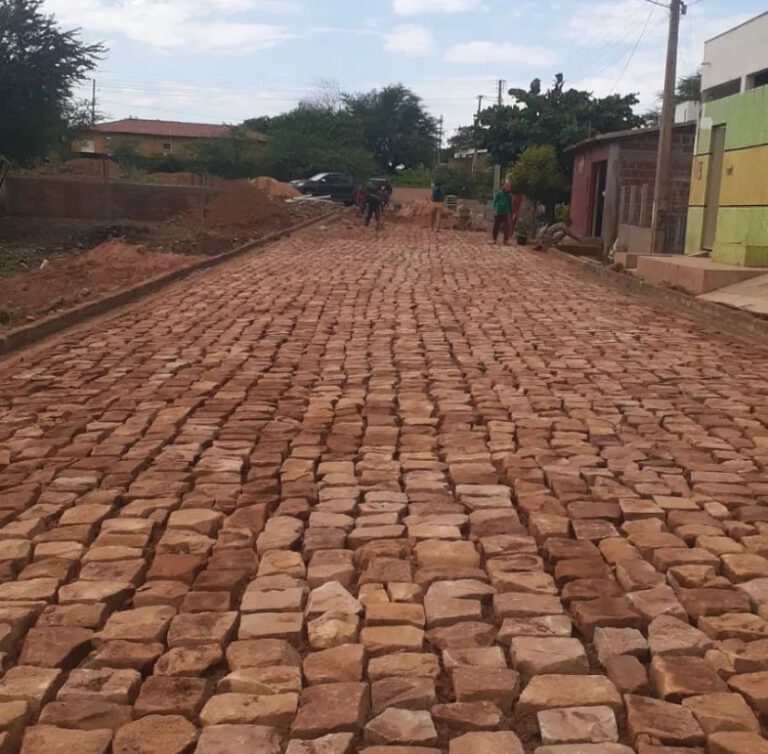 Vereador Chaguinha consegue calçamento para diversas ruas de Picos