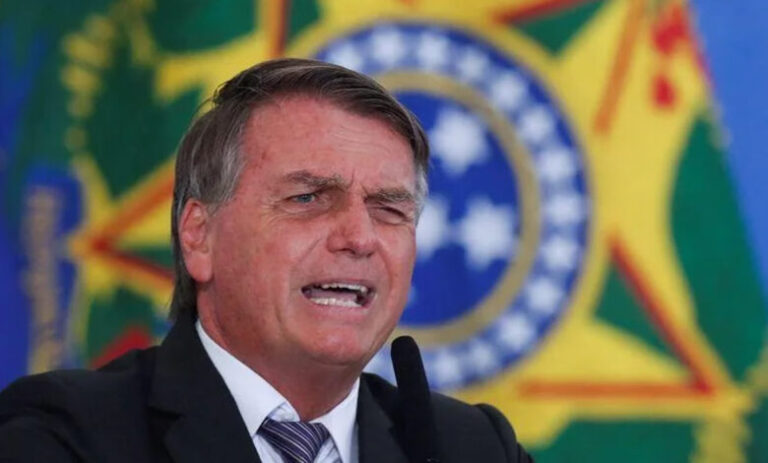 Bolsonaro volta a atacar eleições e diz que Forças Armadas querem contar votos