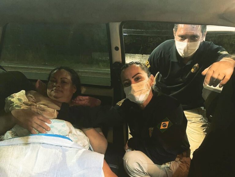 PRF realiza parto dentro de veículo no Piauí