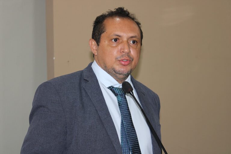 Vereador Wellington Dantas pede revitalização das praças públicas de Picos