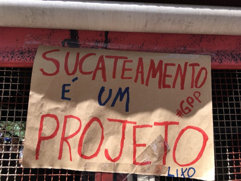 Sucateamento da educação: Capes não tem como pagar bolsistas das universidades federais