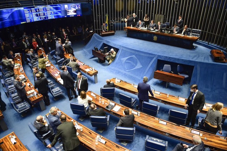 Senado aprova PEC da Transição em dois turnos e texto segue para a Câmara