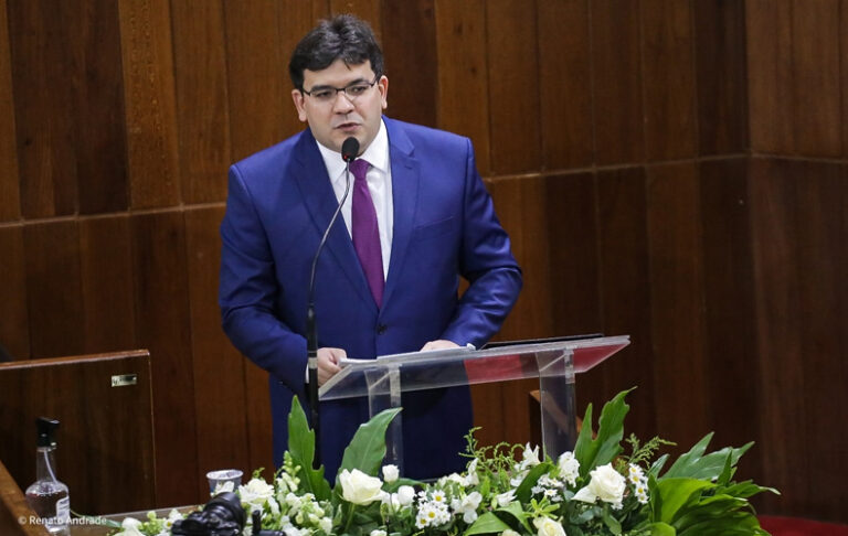 Rafael Fonteles toma posse como governador em solenidade na Alepi