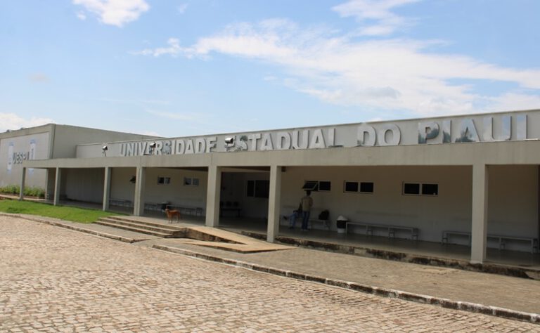 Campus da UESPI em Picos Suspende Aulas Presenciais por Paralisação de Ônibus