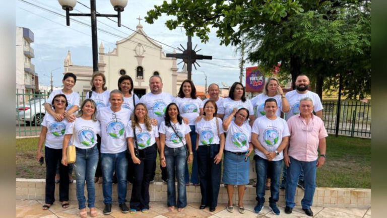 Egressos da I Turma de Biologia da Uespi de Picos promovem reencontro após 23 anos de formatura