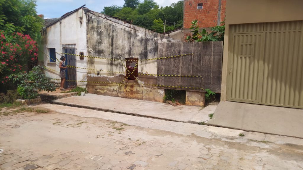 Defesa Civil encaminha família que perdeu residência para aluguel social