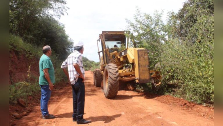 Prefeitura de Picos, através da Secretaria de Serviços Públicos, recupera estradas vicinais na zona rural