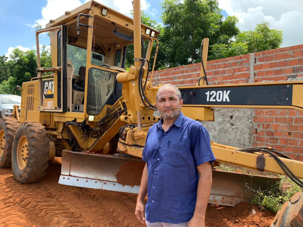 Secretaria de Serviços Públicos realiza terraplanagem de vias que dão acesso a localidade Quilombo