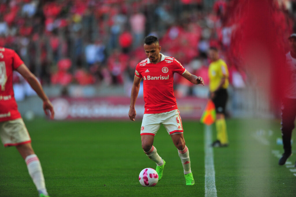 Com gol do picoense Renê nos pênaltis, Internacional se classifica para as oitavas na Copa do Brasil