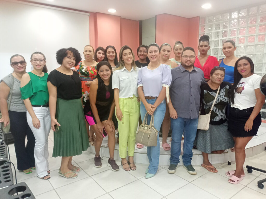 SEMTAS finaliza curso de maquiagem voltado para jovens de Picos