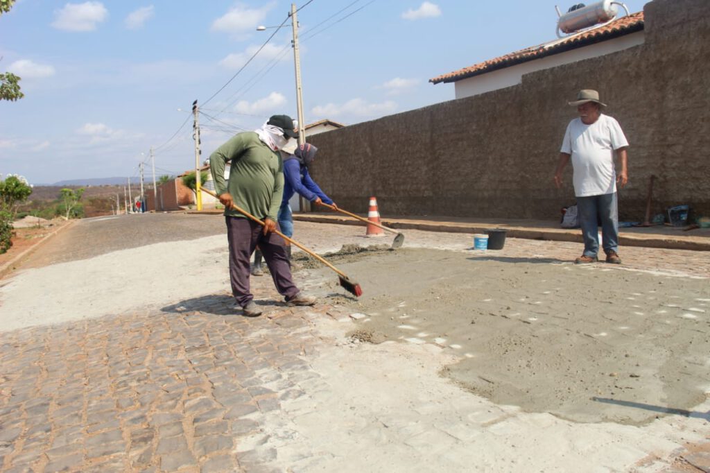 Prefeitura de Picos investe em ações de infraestrutura nas ruas do Lousinho Monteiro