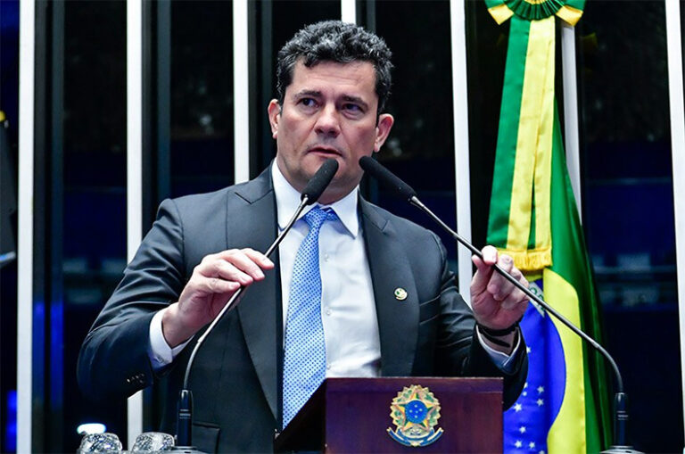 Moro critica prova do Enem ‘mal redigida’, mas escreve errado nome do exame