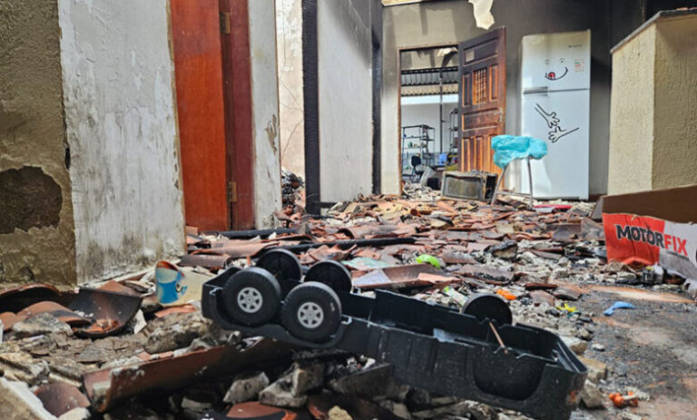 Incêndio destrói residência no bairro Pedrinhas, em Picos