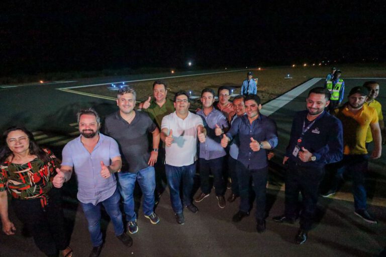 Rafael Fonteles inaugura primeiro voo noturno no aeroporto de Picos