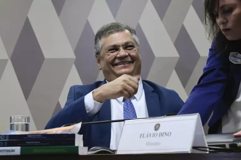 Plenário do Senado aprova indicação de Flávio Dino ao STF e de Gonet para a PGR