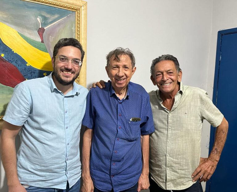 Prefeito Gil Paraibano e Aldo Gil se reúnem com ex-prefeito José Neri e debatem eleições