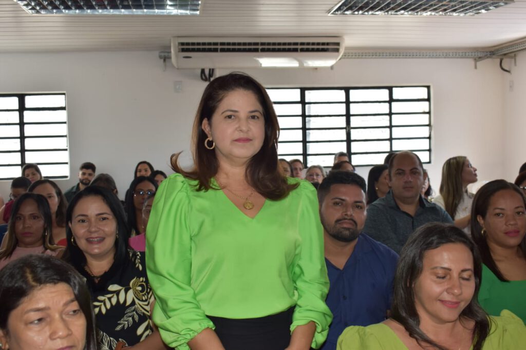 Secretária de Educação de Picos anuncia primeira escola em tempo integral do município e implantação de sistema digital