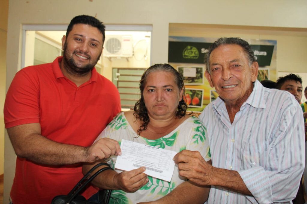 Prefeitura de Picos faz a entrega dos boletos do Garantia Safra aos agricultores cadastrados