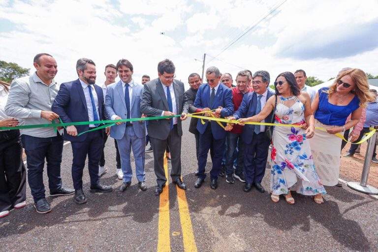 Rafael Fonteles entrega restauração da PI-111 e anuncia PPP e Centro de Visitação no Parque Sete Cidades