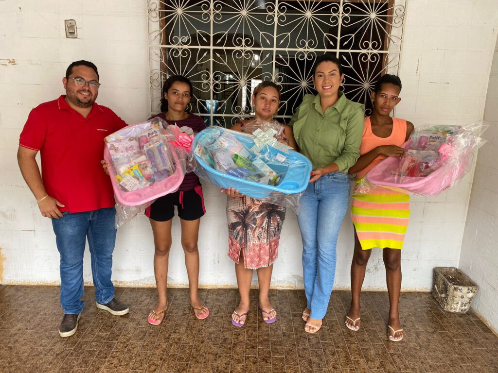 Afonsinho participa de entrega do Benefício Eventual de Auxílio Enxoval para mães picoenses