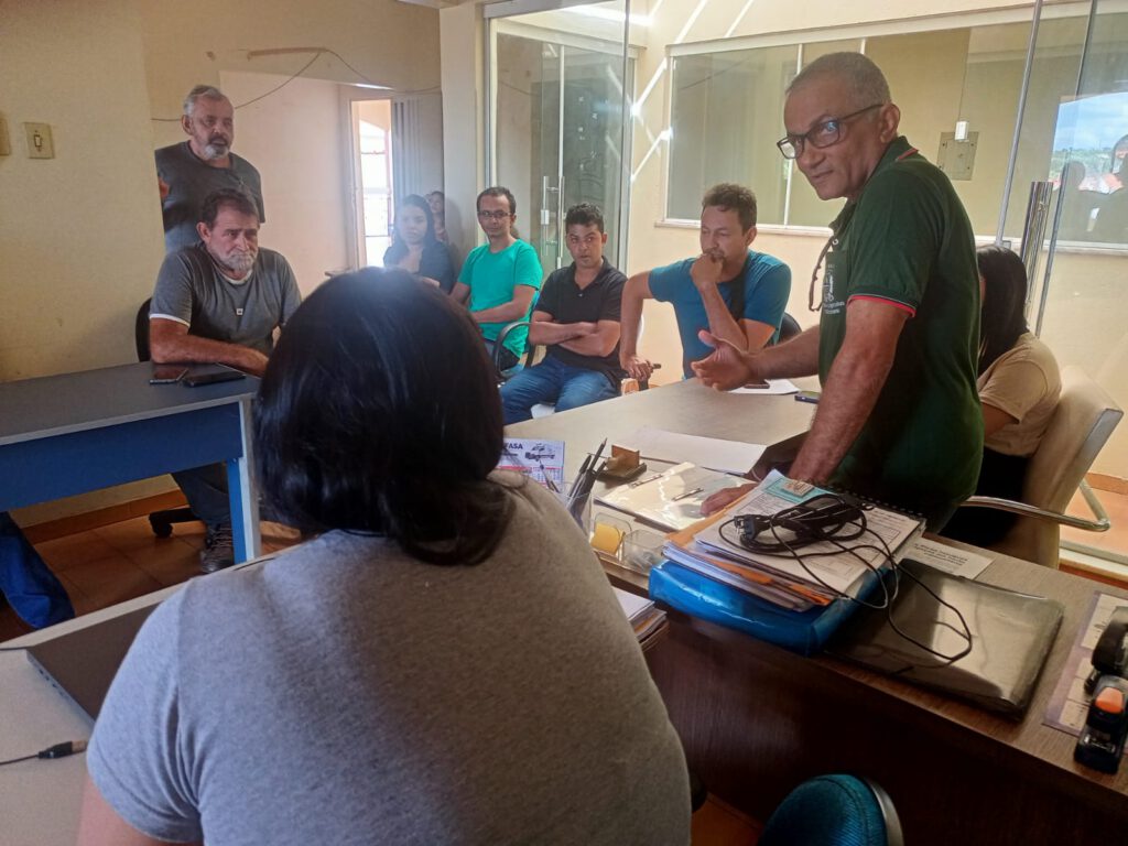Secretária Municipal de Agricultura e Abastecimento faz reunião de planejamento com equipe para 2024