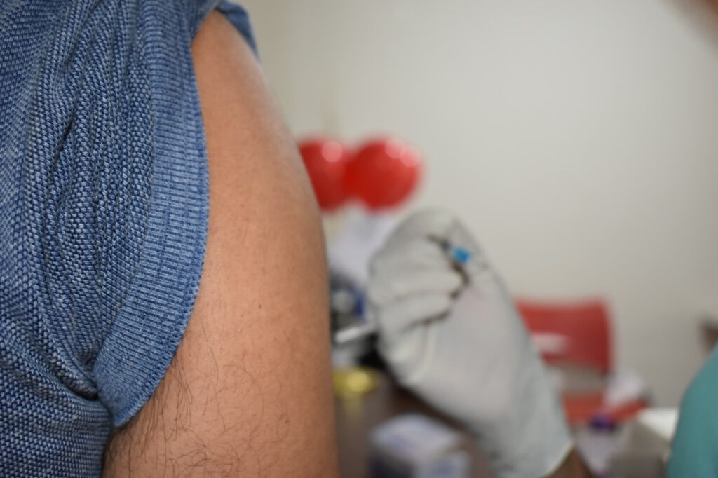 CTA de Picos realiza vacinação contra covid-19 em pacientes com HIV