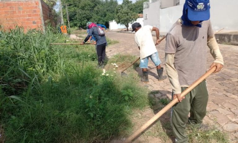 Prefeitura de Picos intensifica serviços de limpeza nos bairros