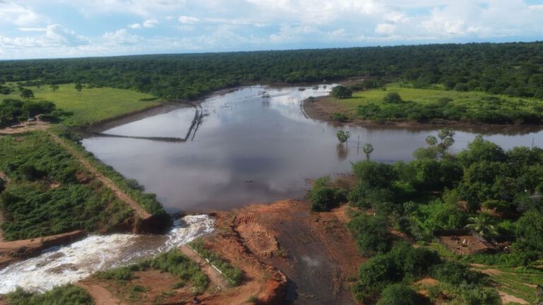 Defesa Civil monitora barragem rompida em Massapê