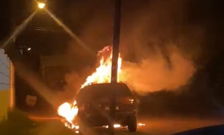Carro envolvido em atropelamento na PI-375 é incendiado em Picos