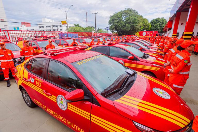 Rafael Fonteles entrega R$ 8 milhões em veículos e equipamentos para melhoria da estrutura do Corpo de Bombeiros