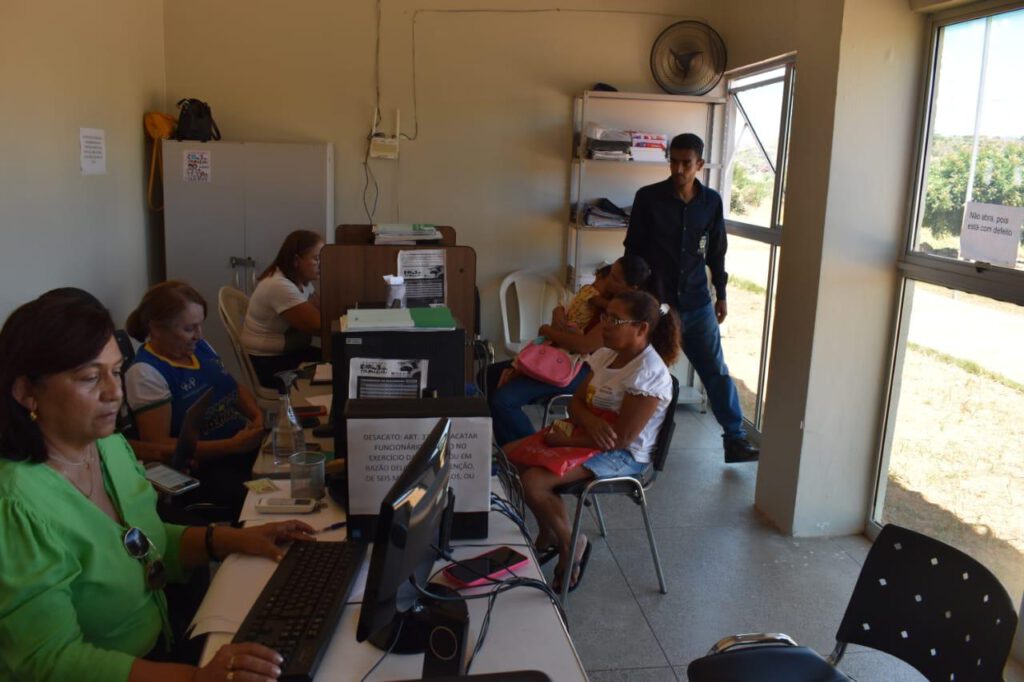 SEMTAS de Picos realiza desbloqueio do programa Bolsa Família no CRAS da Morada Nova