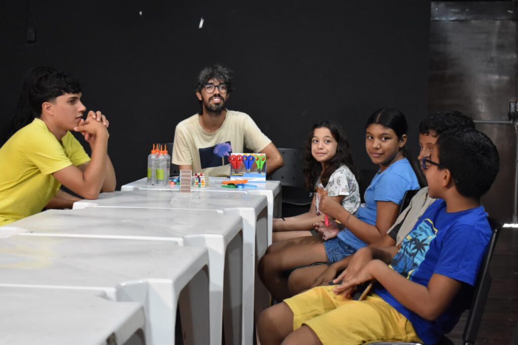 Grupo Adimó realiza oficina de “Traca Traca” no bairro Morada Nova