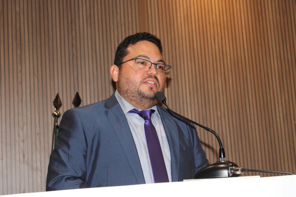 Vereador Afonsinho solicita  iluminação pública e serviços de capina e limpeza dos bairros DNER e Canto da Várzea