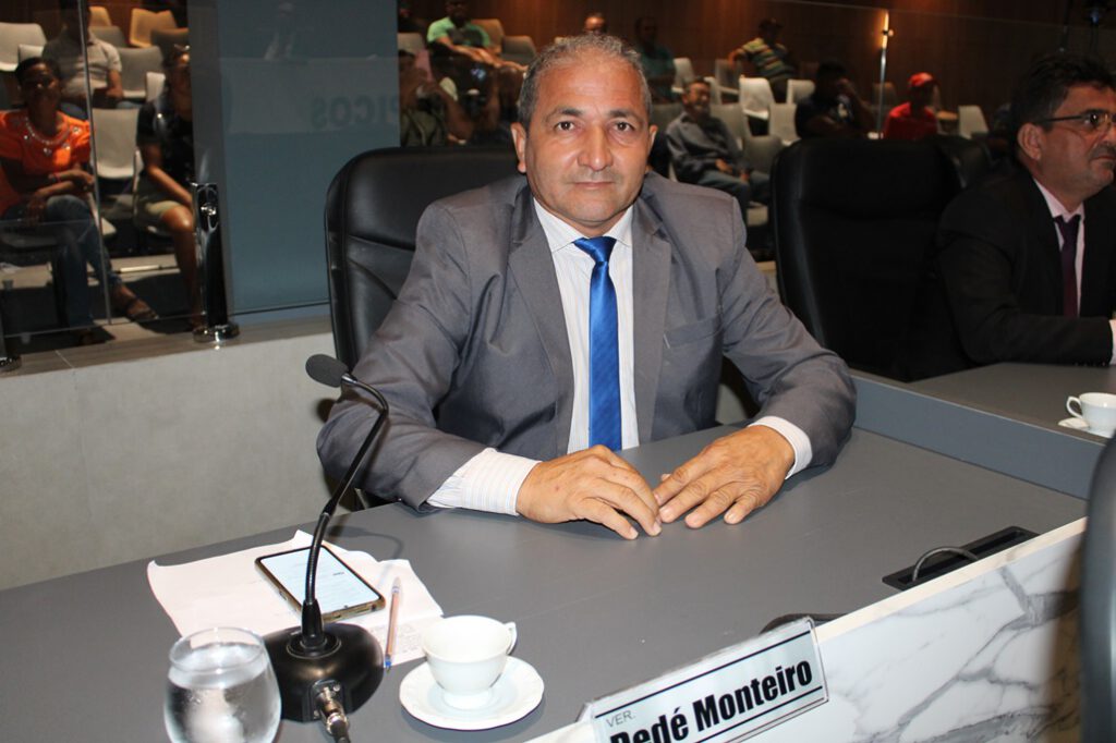 Vereador Dedé Monteiro solicita que seja feita a terraplanagem das estradas vicinais na zona rural de Picos