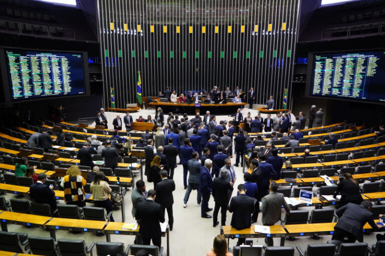 Aborto e proibição de cigarro eletrônico no Brasil; Confira projetos que serão votados nessa semana