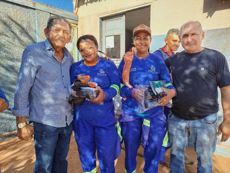Prefeitura de Picos realiza entrega de EPIs para profissionais de limpeza pública
