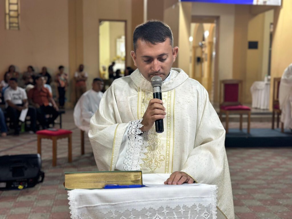 Padre Gildo Coelho de Sousa é empossado como novo Pároco da Paróquia Nossa Senhora do Patrocínio, em Pio IX-PI