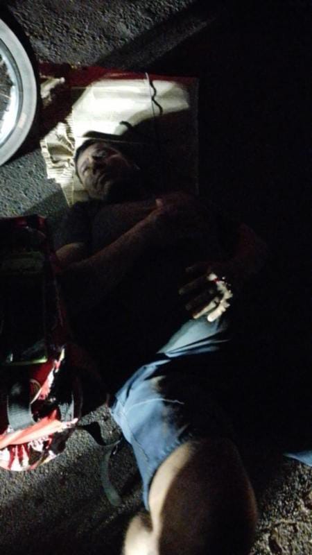 Gado solto nas ruas provoca acidente e motociclista vai parar no hospital; ele pede que dono do animal se manifeste