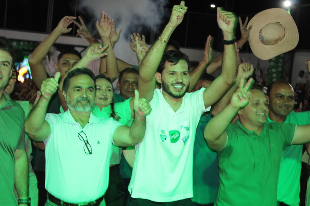 Em convenção prestigiada, João Guilherme e Valdenilson Dias homologam candidaturas a prefeito e vice de Santana do Piauí