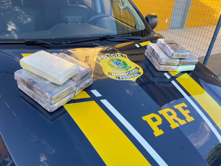 PRF apreende quase 11 kg de cocaína em malas dentro de ônibus na BR-316, em Picos
