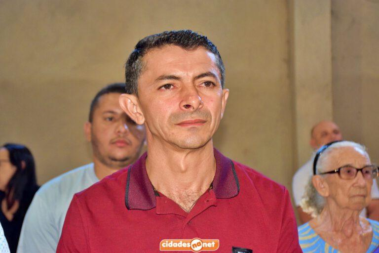 Prefeito de Santana do Piauí alugará pick-up de cabine dupla por R$ 13 mil mensais