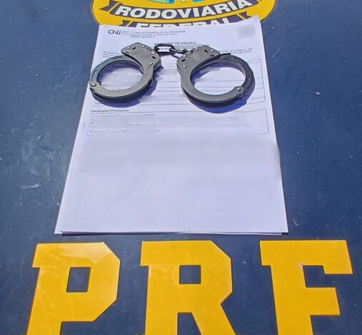 Em Picos, PRF prende homem com mandado de prisão por homicídio