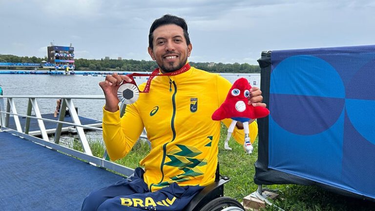 Picoense Luís Carlos Cardoso conquista prata na paracanoagem e repete feito de Tóquio 2020