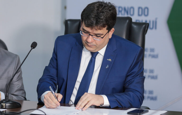 Governador Rafael Fonteles anuncia concurso para professores da rede estadual com quatro mil vagas