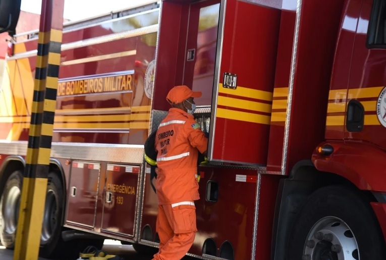 Bombeiros conseguem combater incêndio que matou quatro pessoas em Canto do Buriti