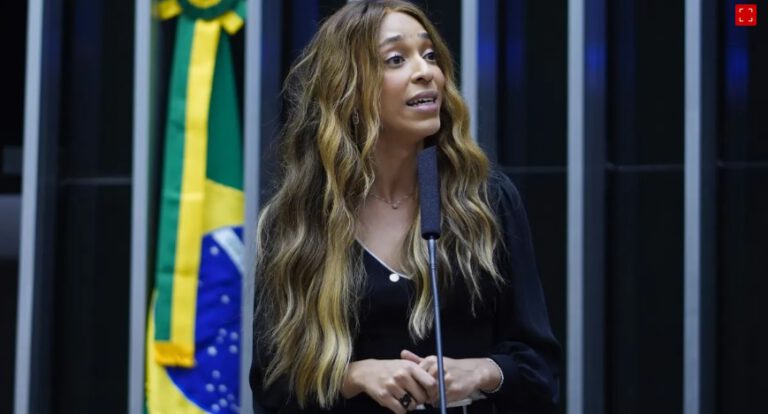 Fim da escala 6×1: deputada diz ter alcançado assinaturas suficientes para protocolar PEC