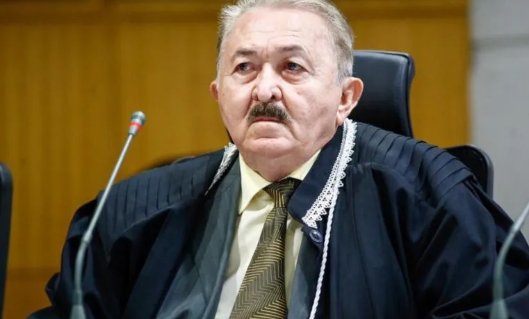 Desembargador Edvaldo Moura sofre AVC durante voo e passa por cirurgia de urgência
